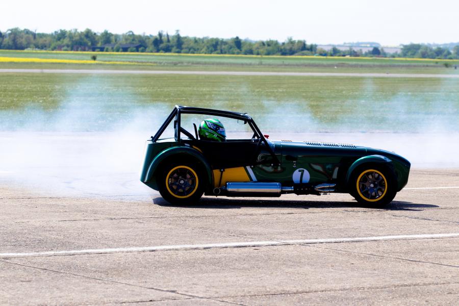  Caterham Seven by Team Lotus 2011 года  (фото 4 из 11)